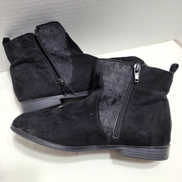 Michael Kors Flat Black Suede Short/Ankle Boot sz 4 - Picture 11 of 12